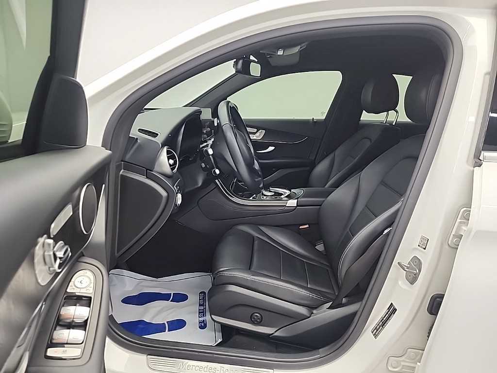 Mercedes Benz GLC Class - Vista 11