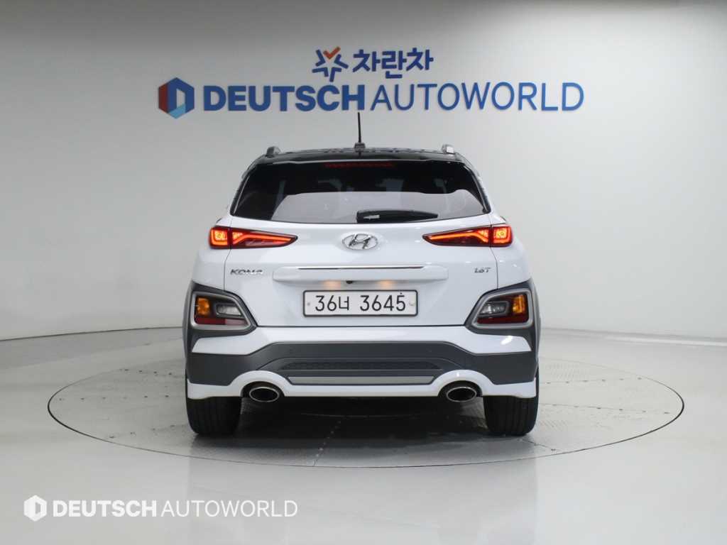 HYUNDAI Kona - Vista 4