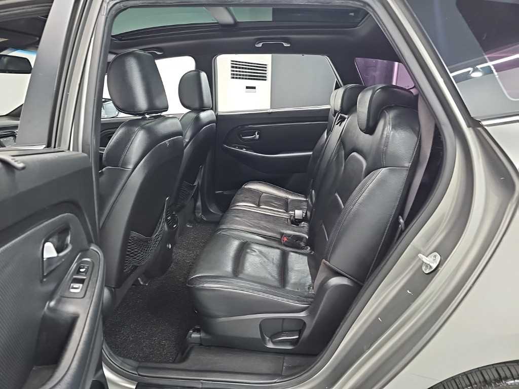 KIA Carens - Vista 12