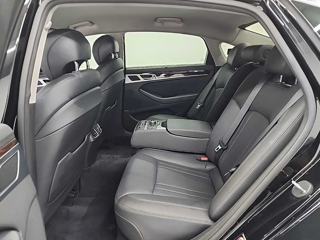 HYUNDAI Genesis - Vista 12
