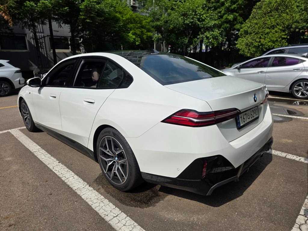 BMW 5 Series - Vista 4