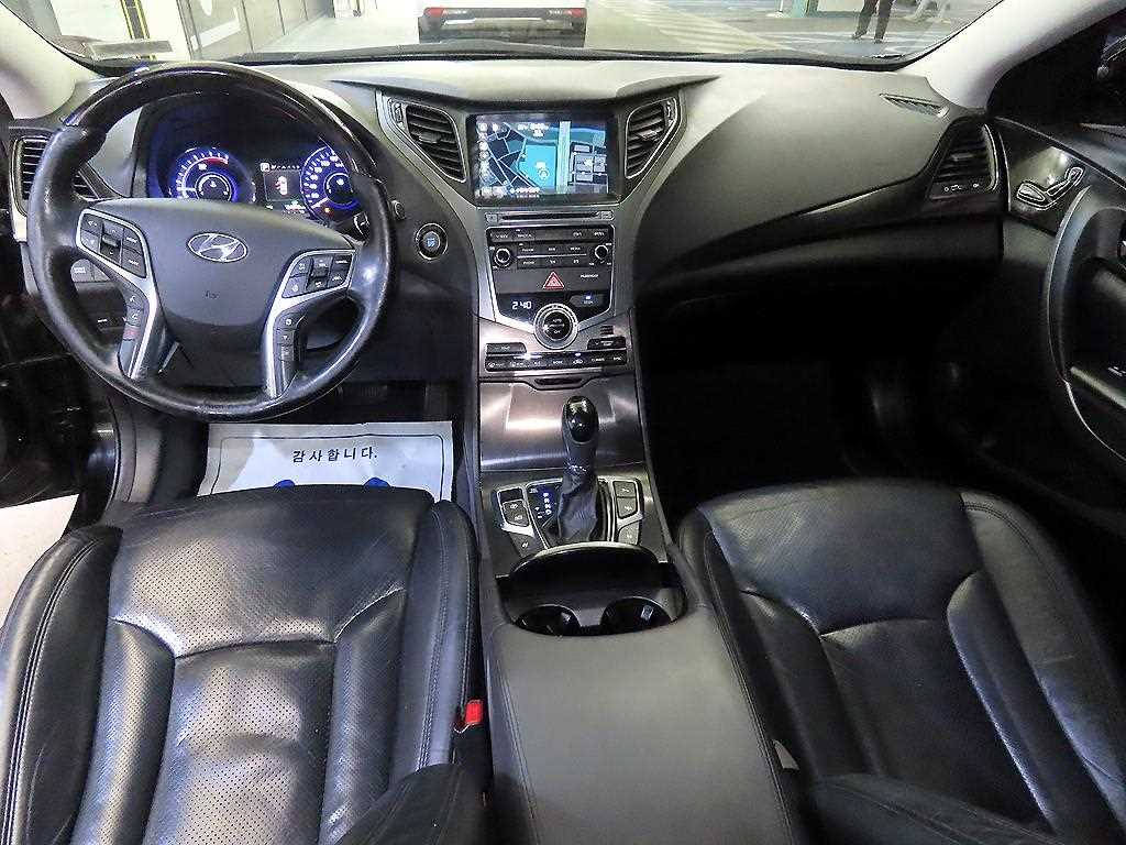 HYUNDAI Grandeur - Vista 10