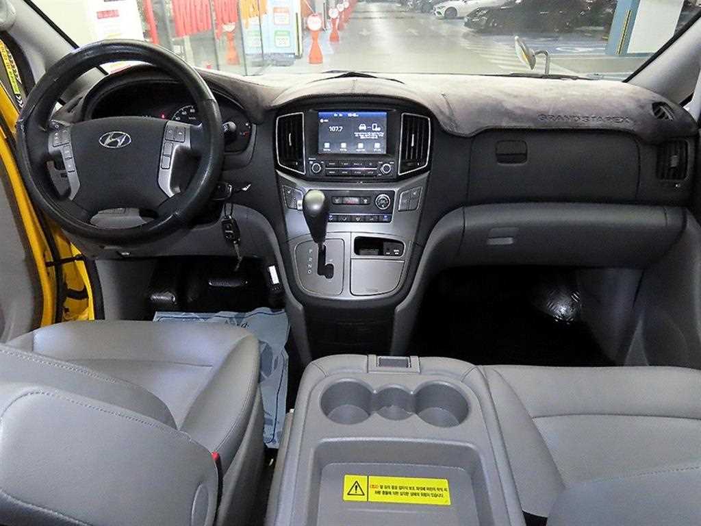 HYUNDAI Starex - Vista 9