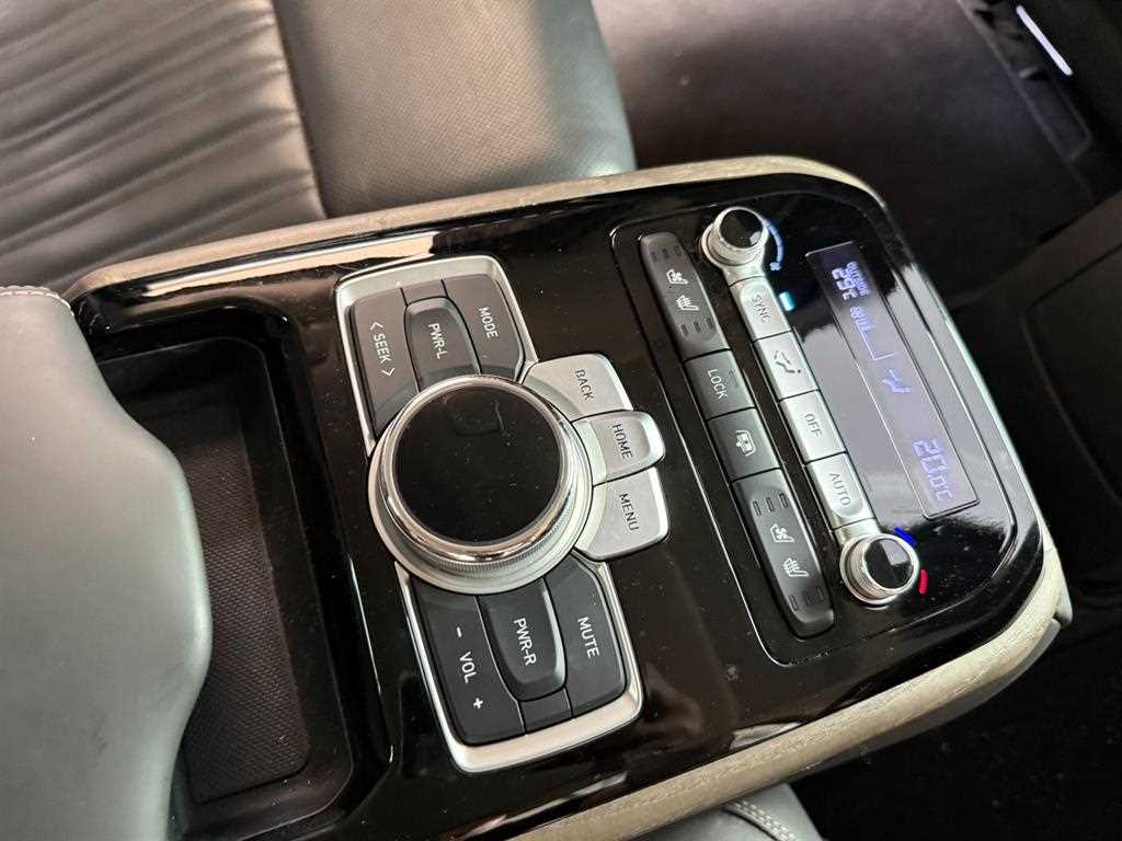 Genesis G90 - Vista 11