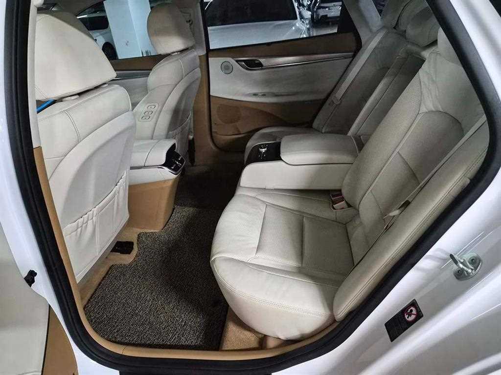 HYUNDAI Grandeur - Vista 7