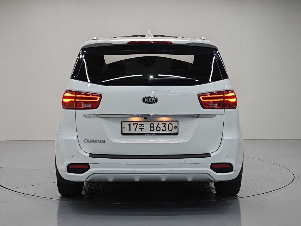 KIA Carnival - Vista 4