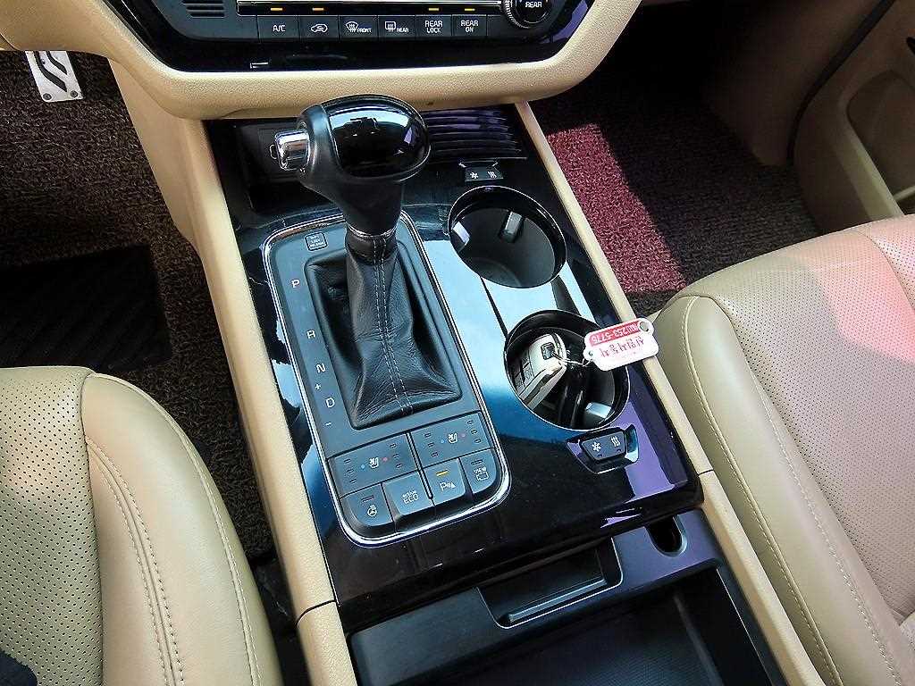 KIA Carnival - Vista 11