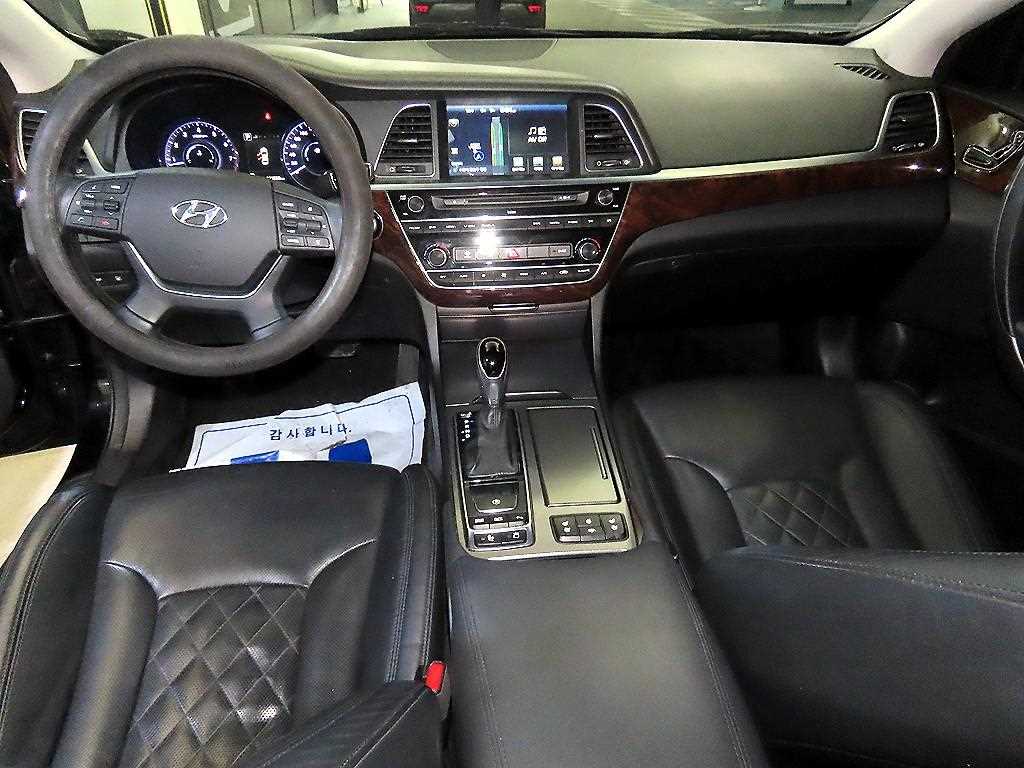 HYUNDAI Aslan - Vista 10