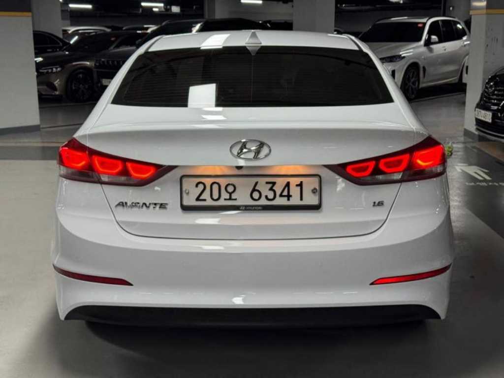 HYUNDAI Avante - Vista 4