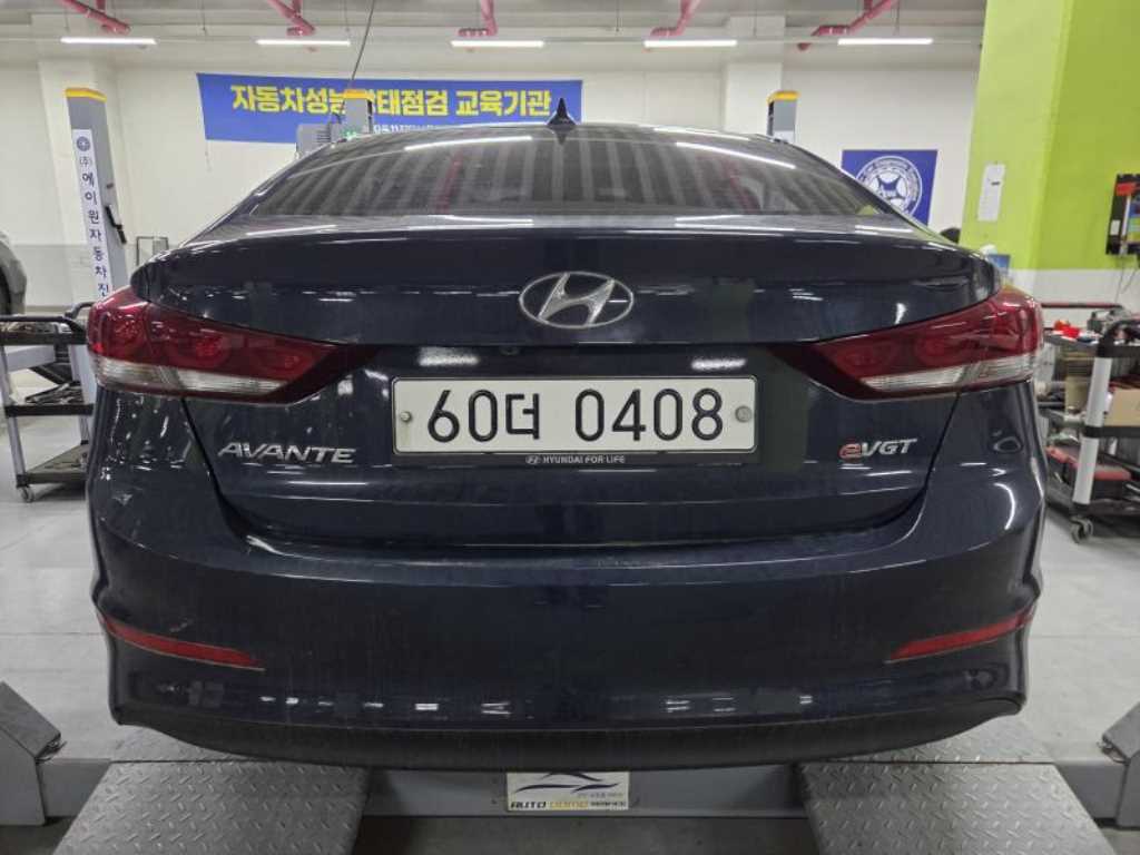 HYUNDAI Avante - Vista 6