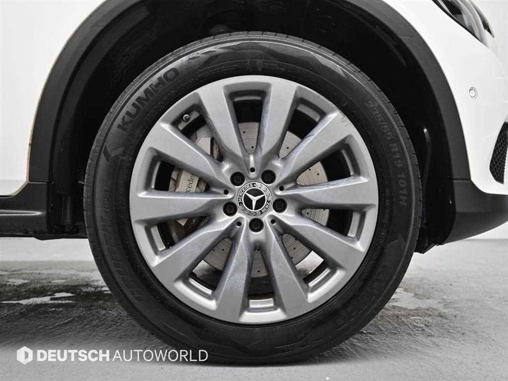 Mercedes Benz GLC Class - Vista 5