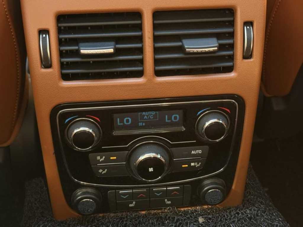 Jaguar XF - Vista 11
