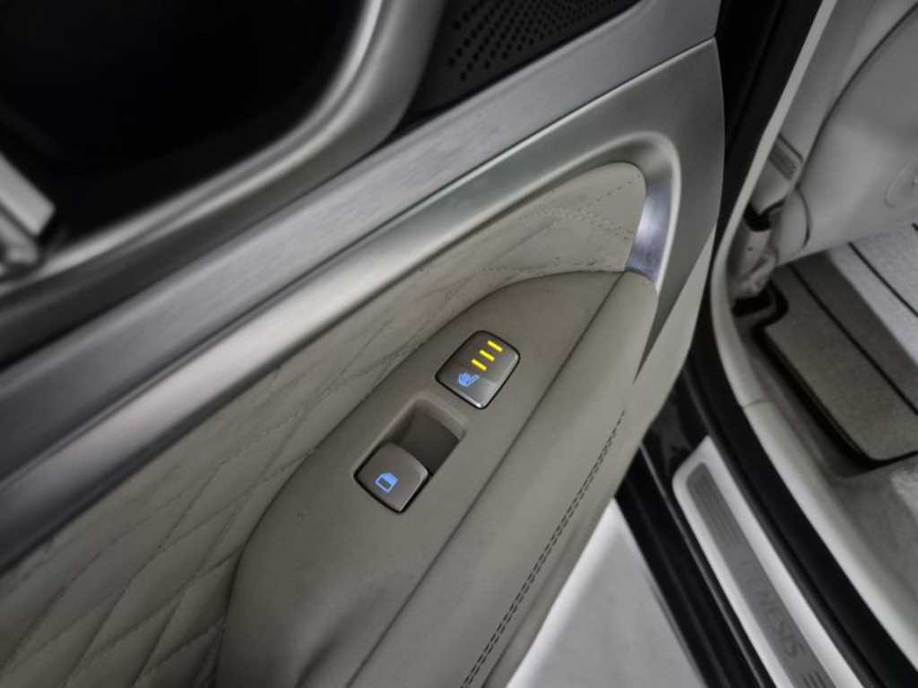 Genesis G70 - Vista 6