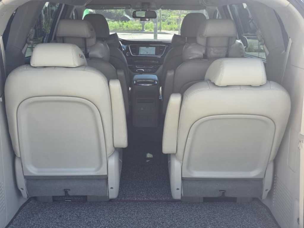 KIA Carnival - Vista 11