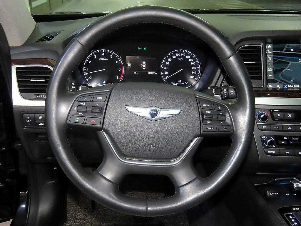 HYUNDAI Genesis - Vista 8