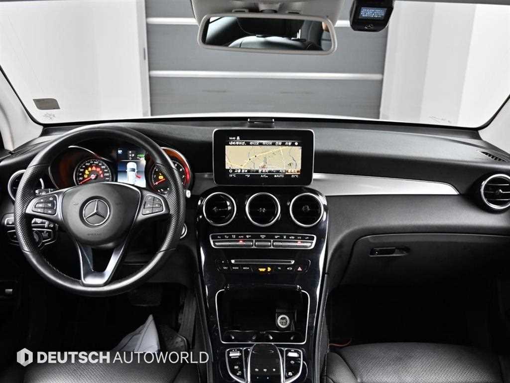 Mercedes Benz GLC Class - Vista 7