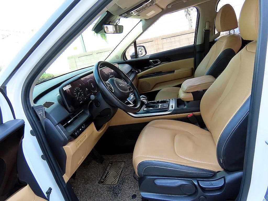 KIA Carnival - Vista 6
