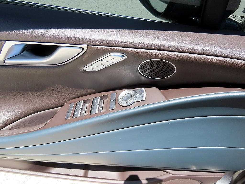Genesis G80 - Vista 12