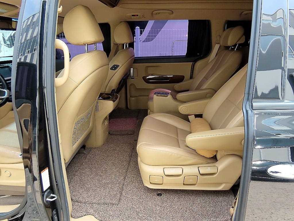 KIA Carnival - Vista 6