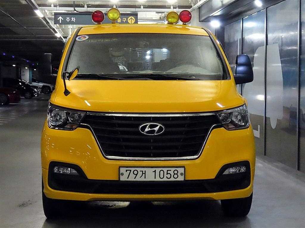 HYUNDAI Starex - Vista 2