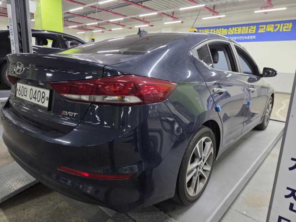 HYUNDAI Avante - Vista 4