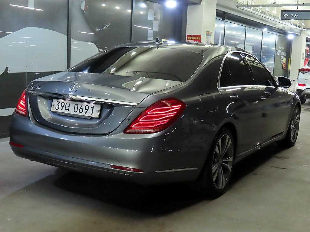 Mercedes Benz S Class - Vista 4