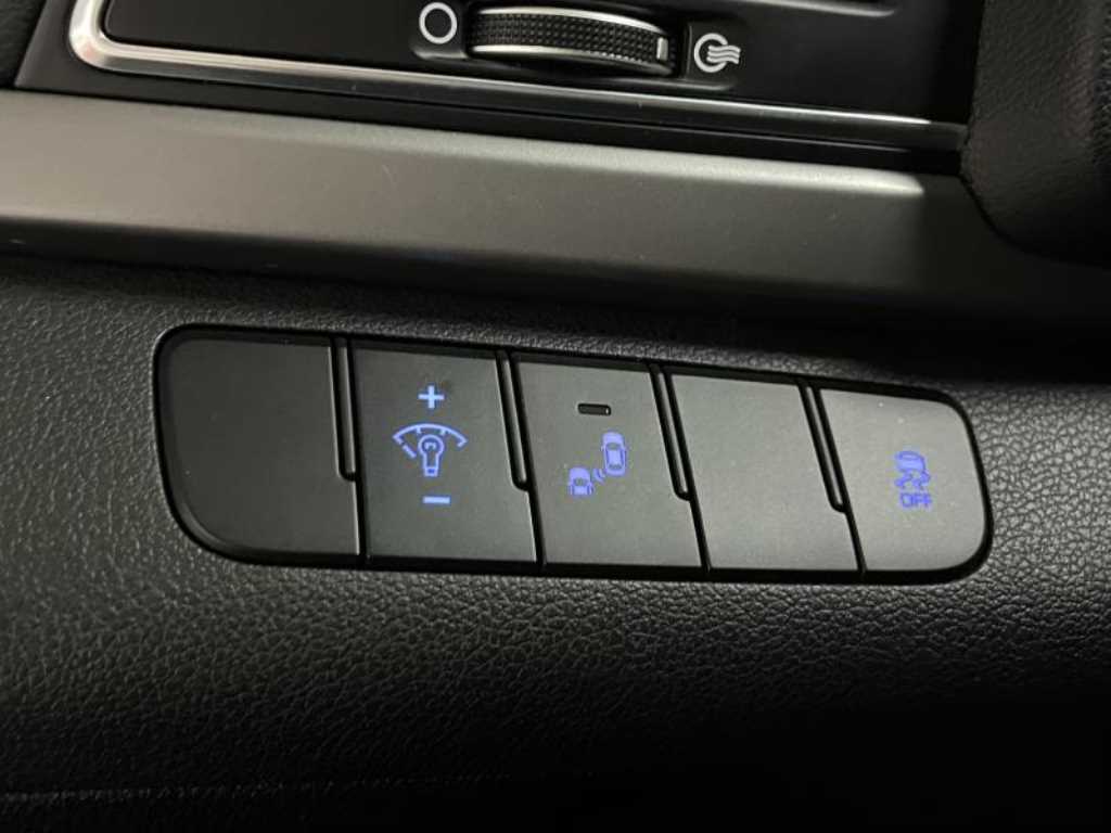 HYUNDAI Avante - Vista 12