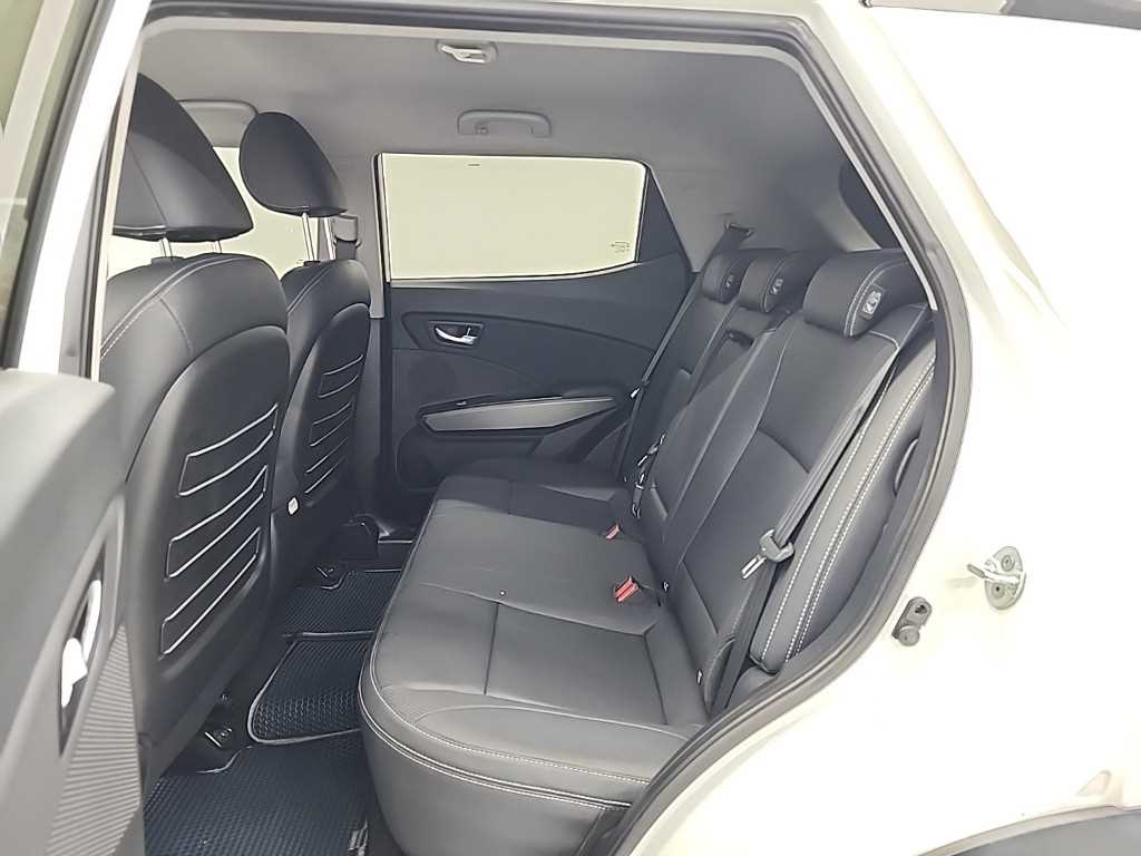 Ssangyong Tivoli - Vista 12