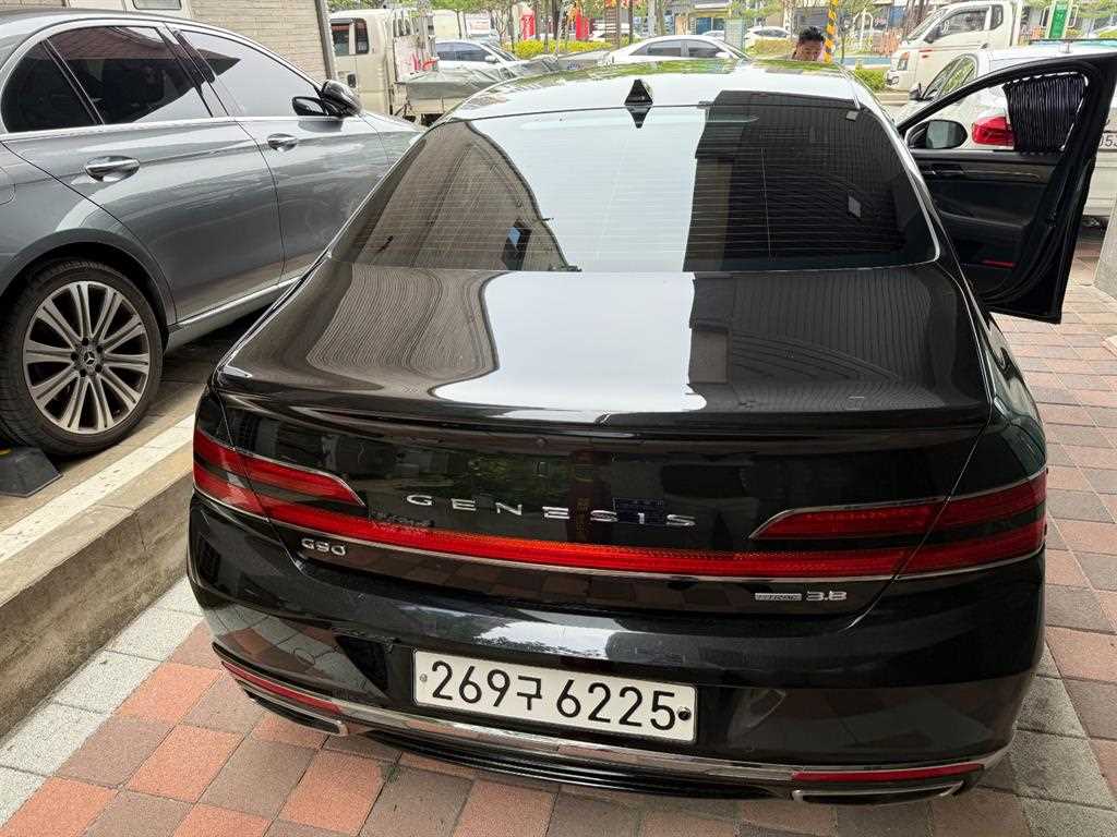 Genesis G90 - Vista 3