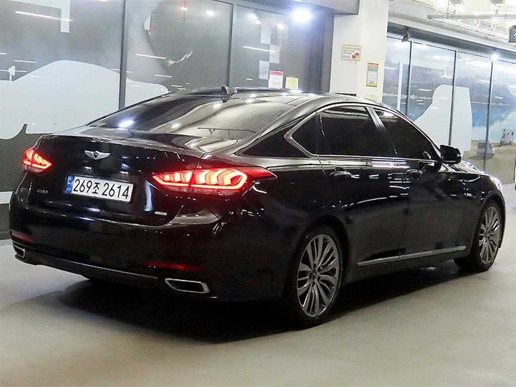 HYUNDAI Genesis - Vista 4