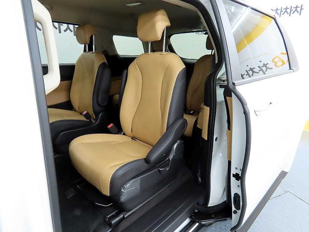 KIA Carnival - Vista 6