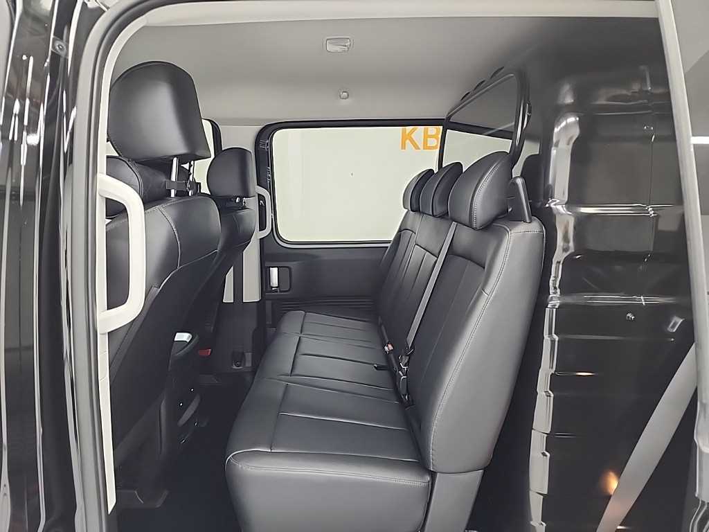 HYUNDAI Staria - Vista 12