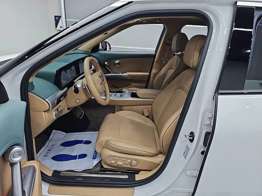 Genesis GV60 - Vista 11