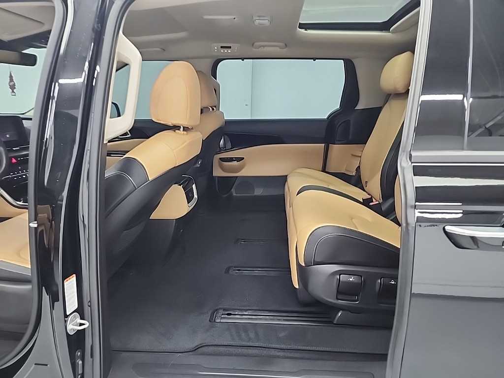 KIA Carnival - Vista 12