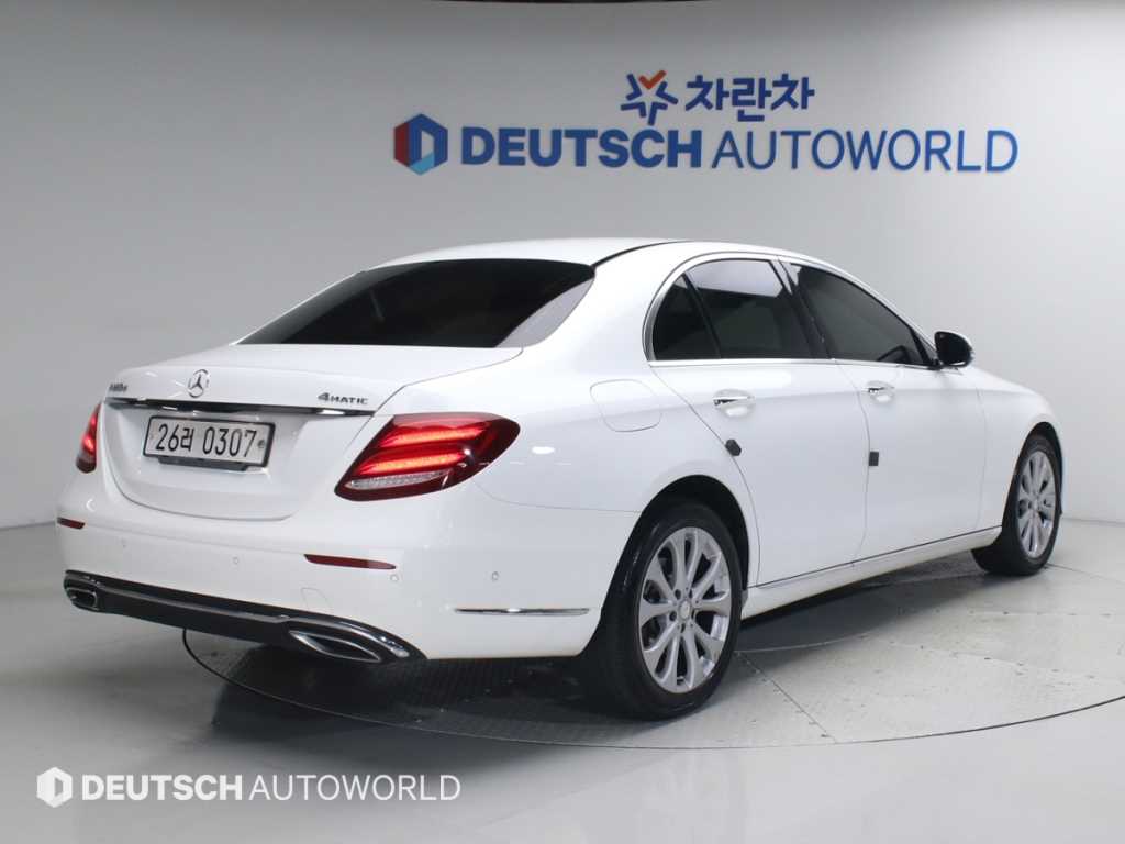 Mercedes Benz E class - Vista 2
