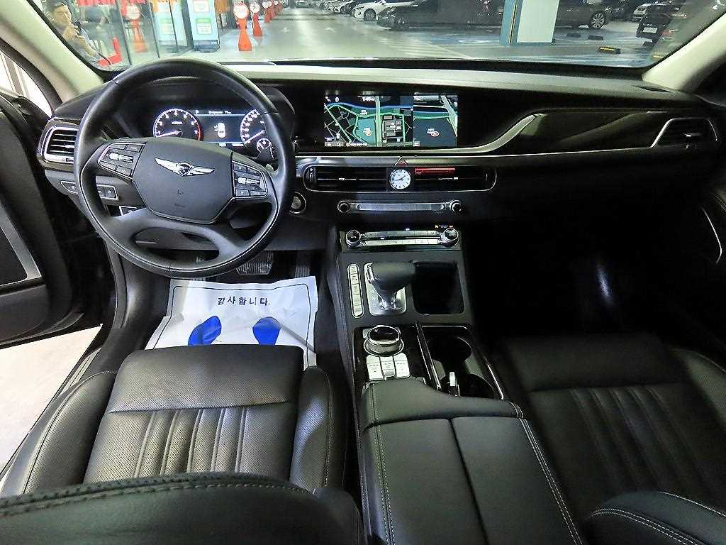 Genesis G90 - Vista 10