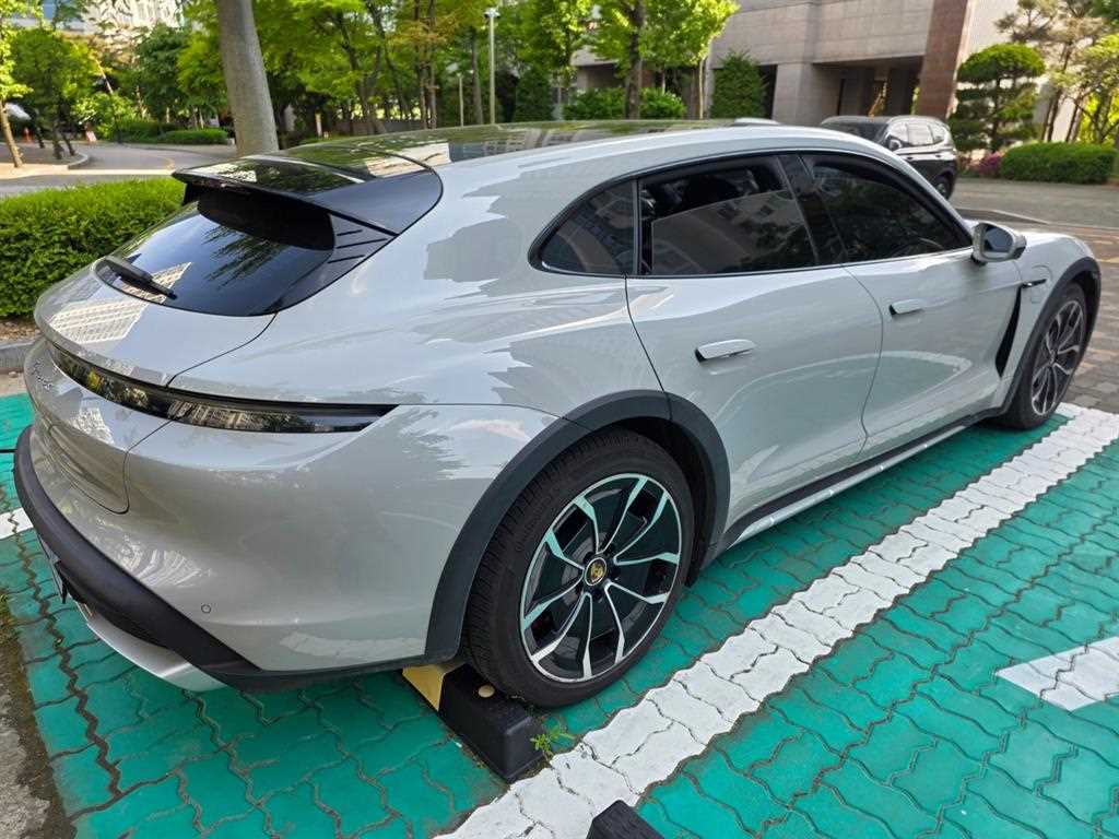 Porsche Taycan - Vista 5