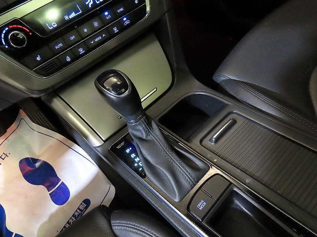 HYUNDAI Sonata - Vista 12