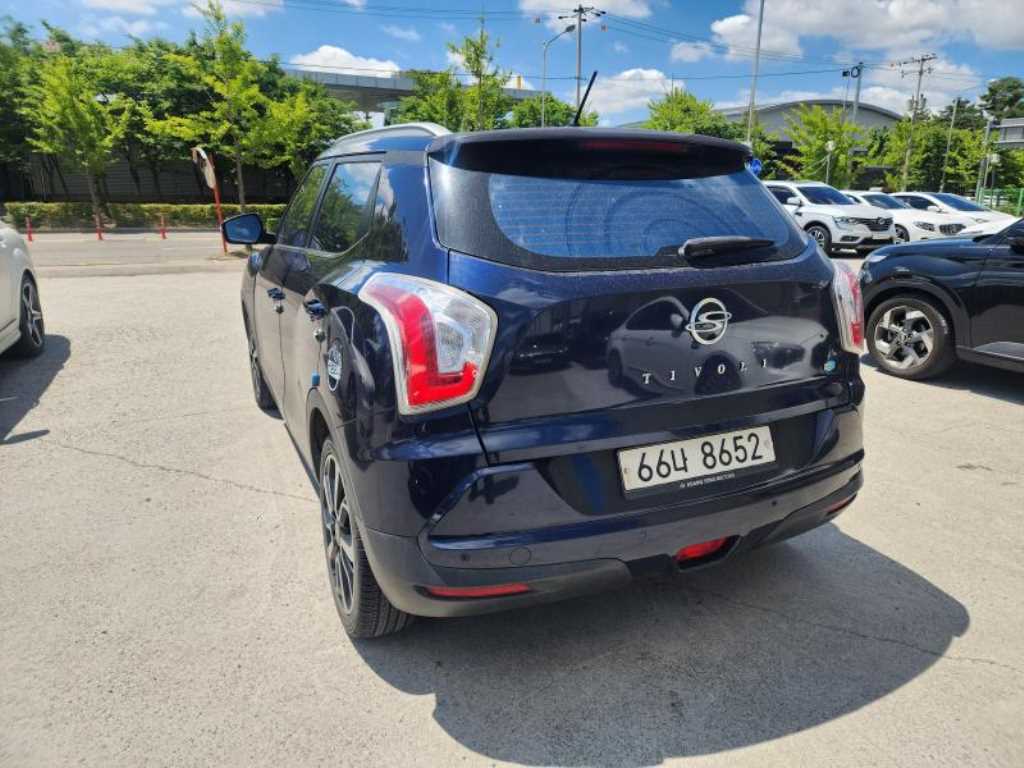 Ssangyong Tivoli - Vista 4