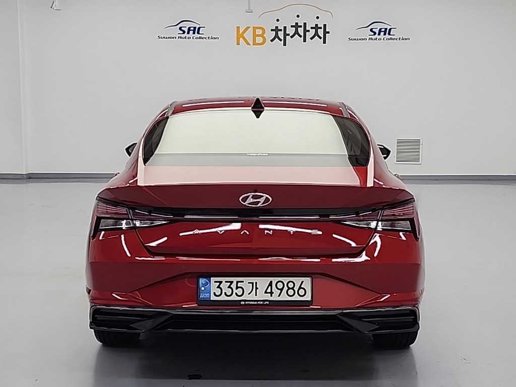 HYUNDAI Avante - Vista 3