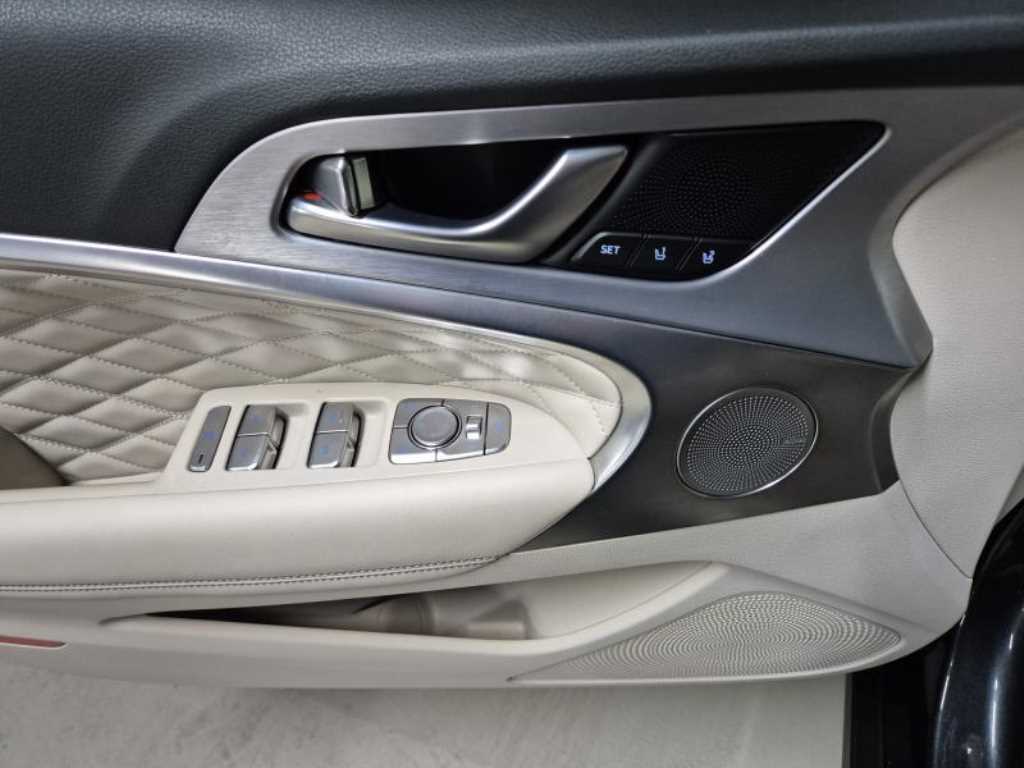 Genesis G70 - Vista 8