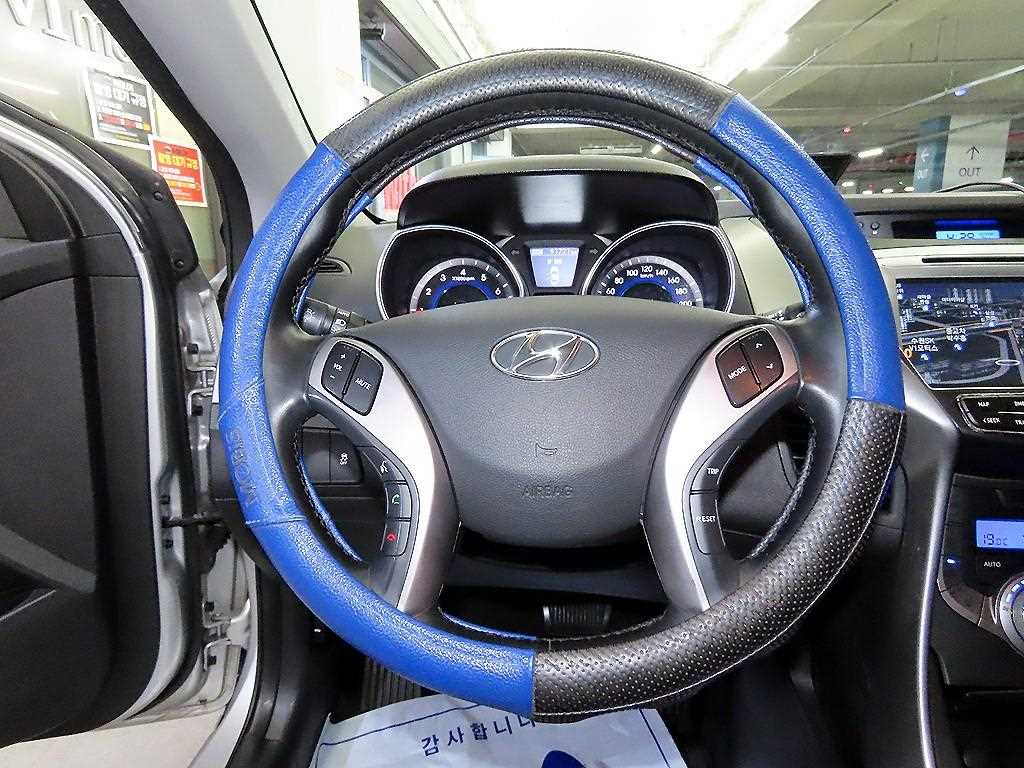 HYUNDAI Avante - Vista 8