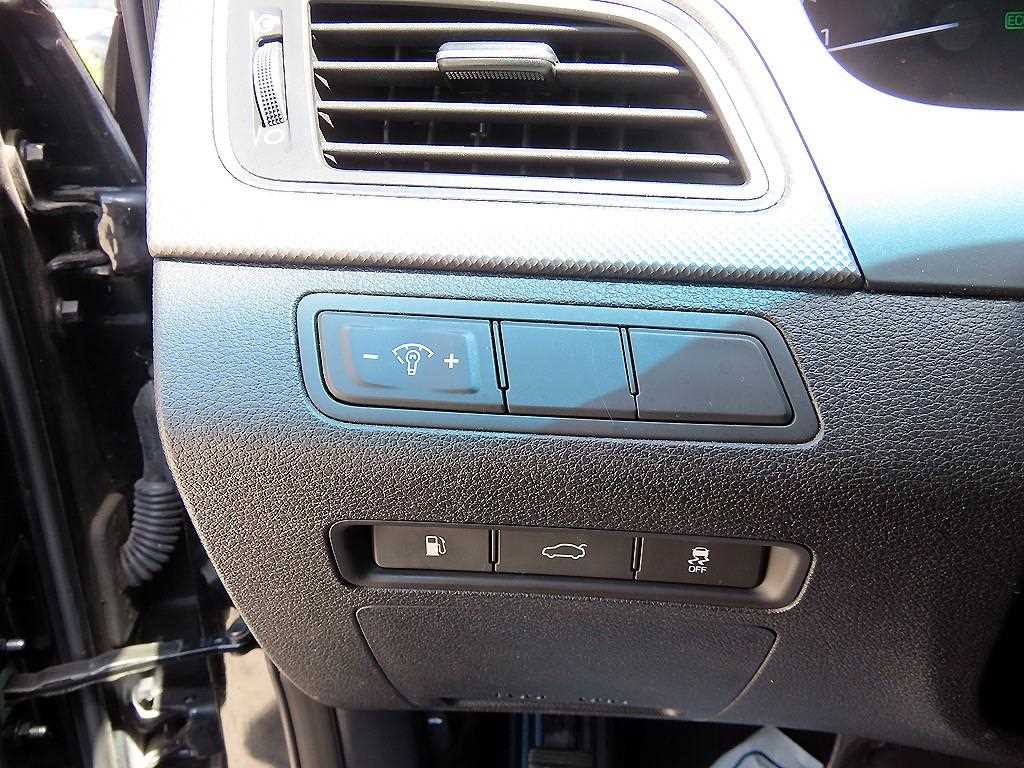 HYUNDAI Sonata - Vista 12