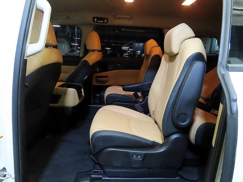 KIA Carnival - Vista 7