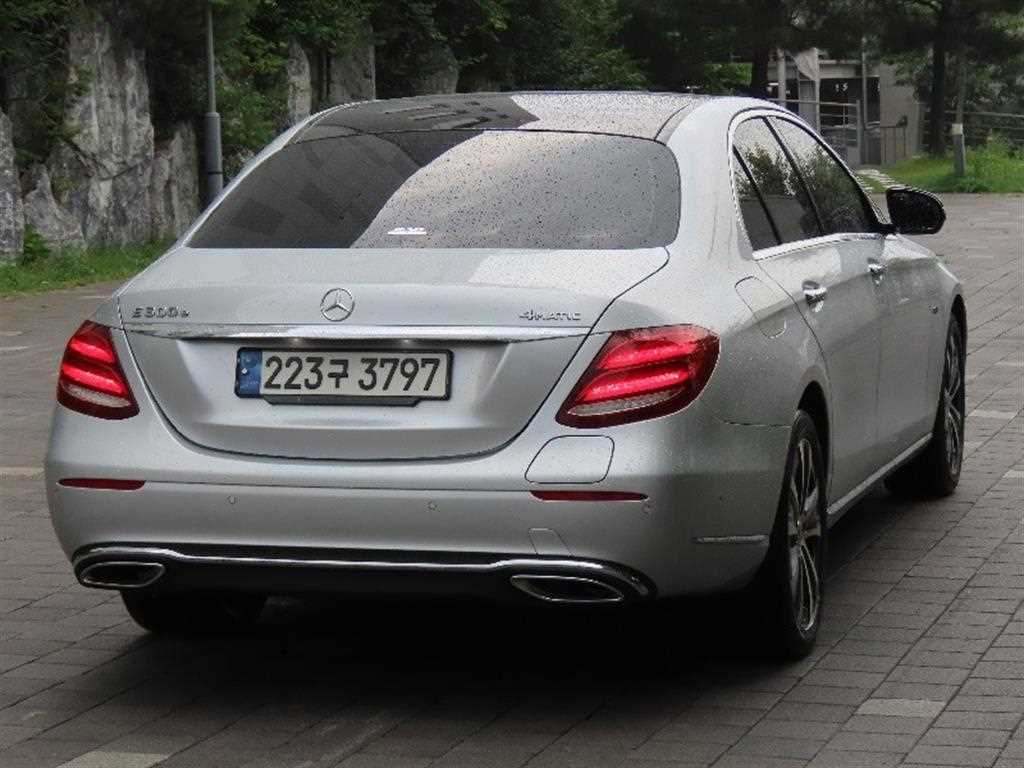 Mercedes Benz E class - Vista 3