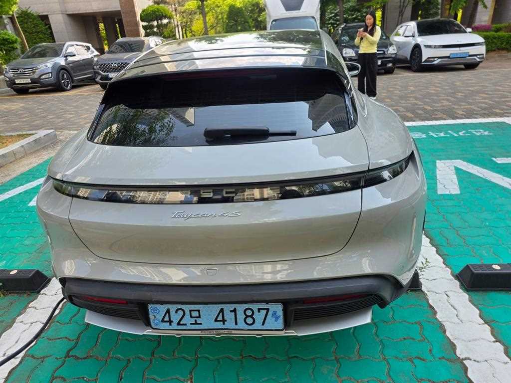 Porsche Taycan - Vista 4