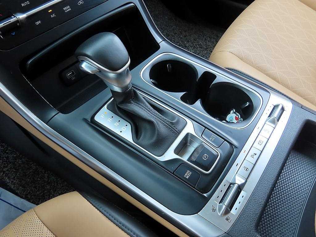 KIA Carnival - Vista 11
