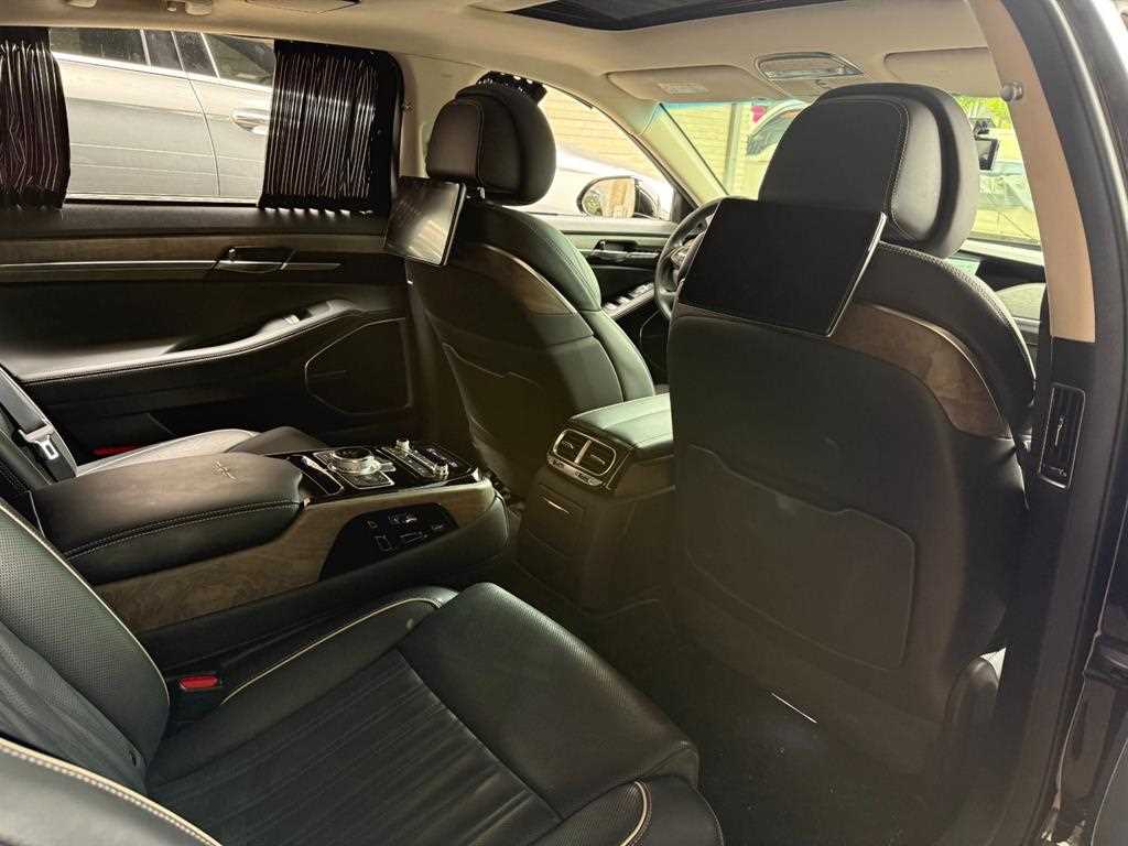 Genesis G90 - Vista 12