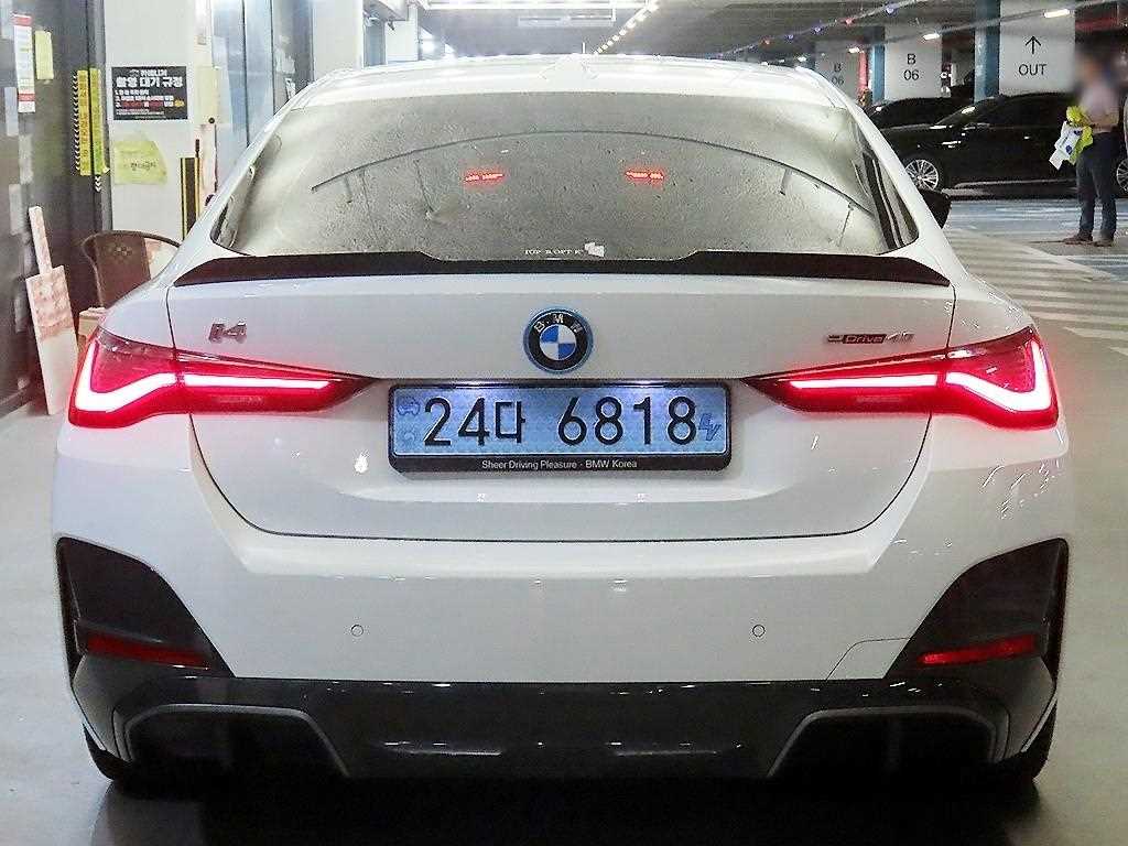 BMW i4 - Vista 5