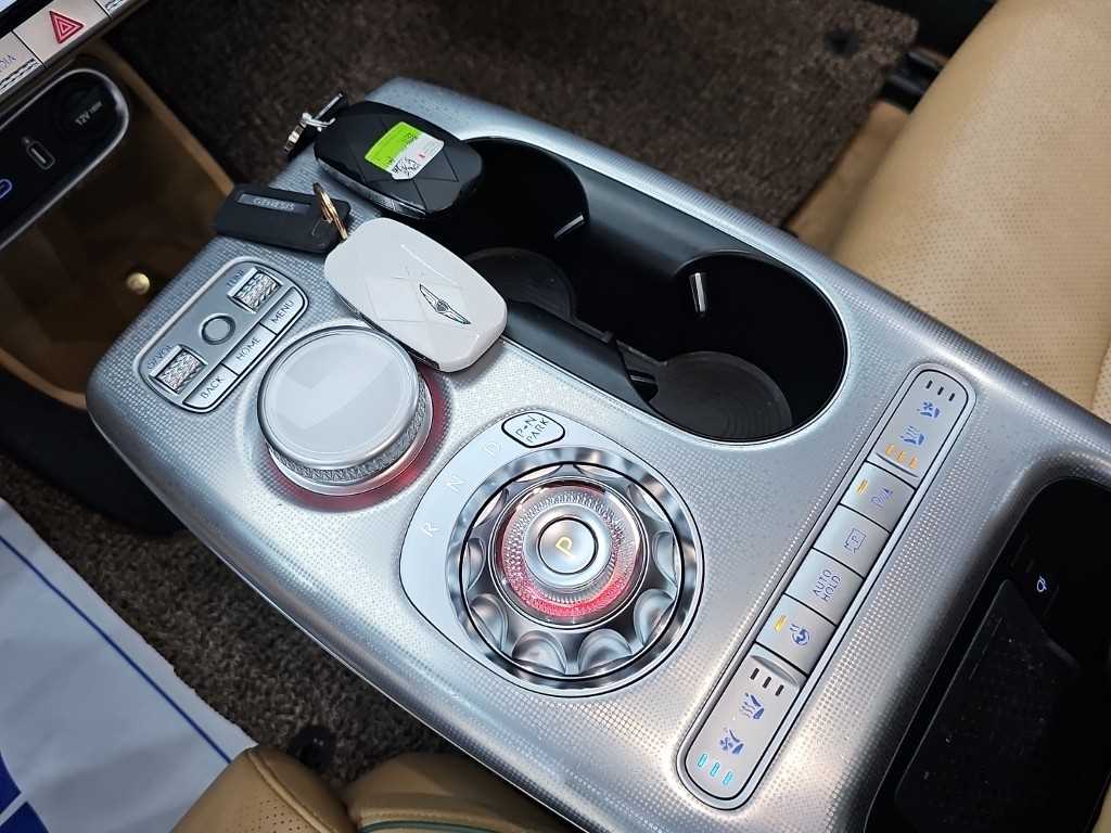 Genesis GV60 - Vista 8